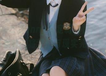 体验Hana Bunny的定制摄影作品：赛车女郎爱宕，将梦幻与现实完美融合。